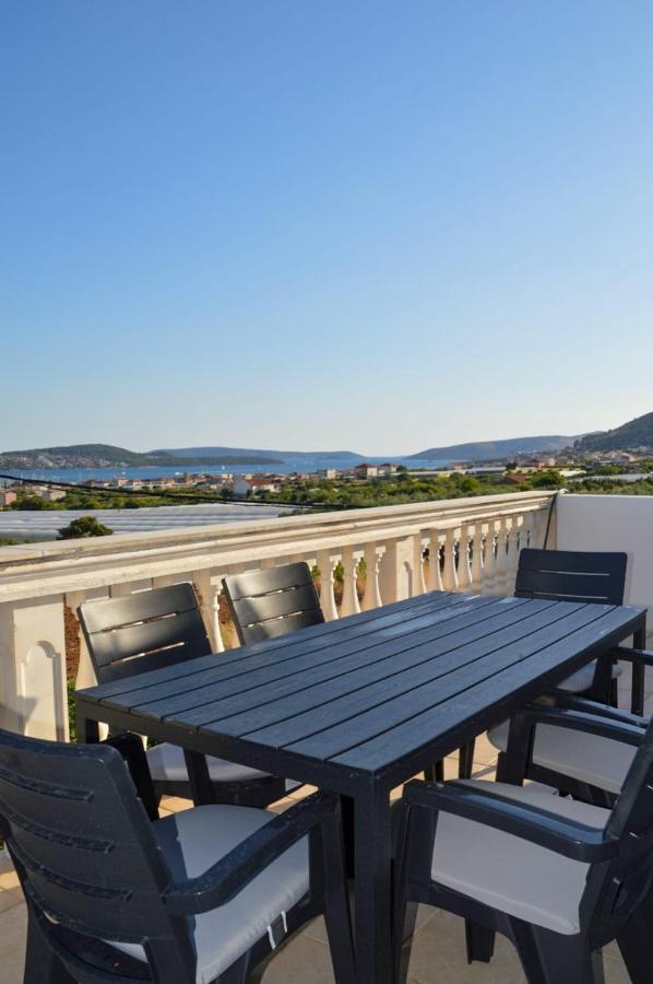Apartment Blanka With A Beautiful View Of Trogir Buitenkant foto