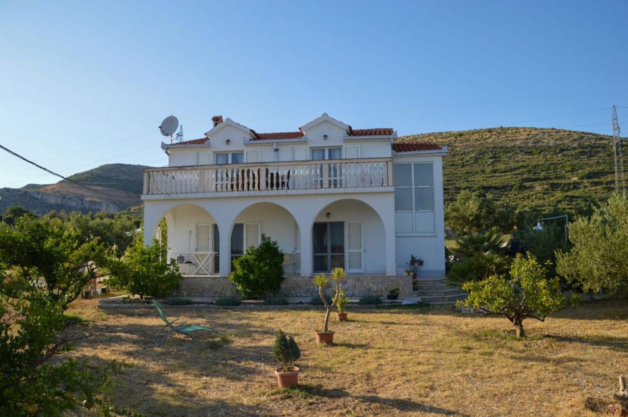 Apartment Blanka With A Beautiful View Of Trogir Buitenkant foto