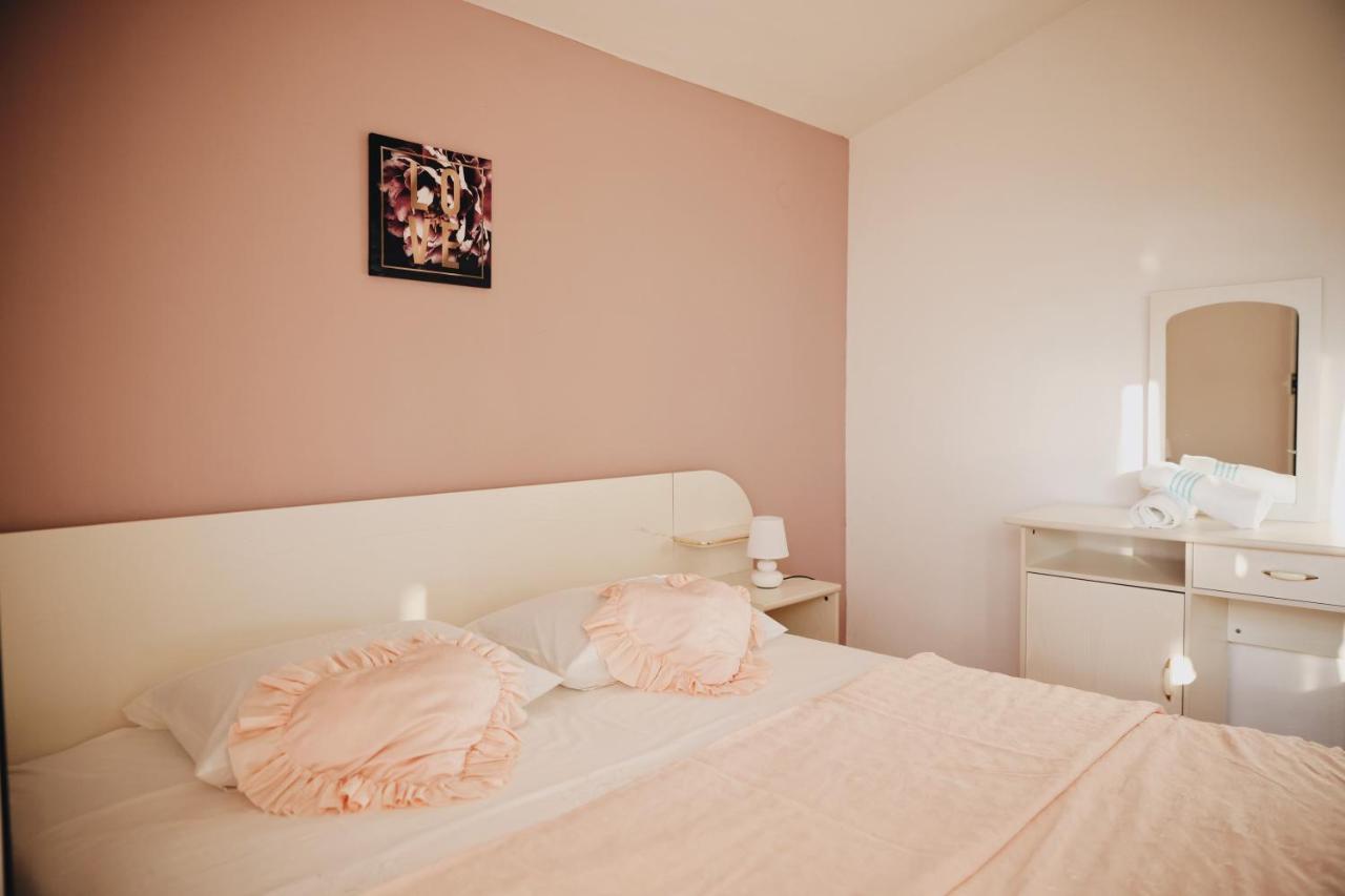 Apartment Blanka With A Beautiful View Of Trogir Buitenkant foto