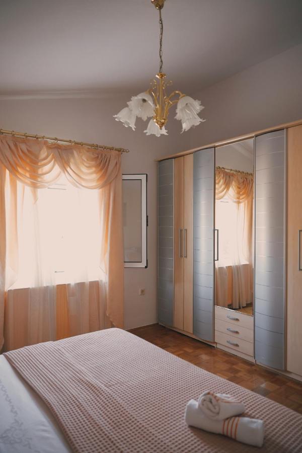 Apartment Blanka With A Beautiful View Of Trogir Buitenkant foto