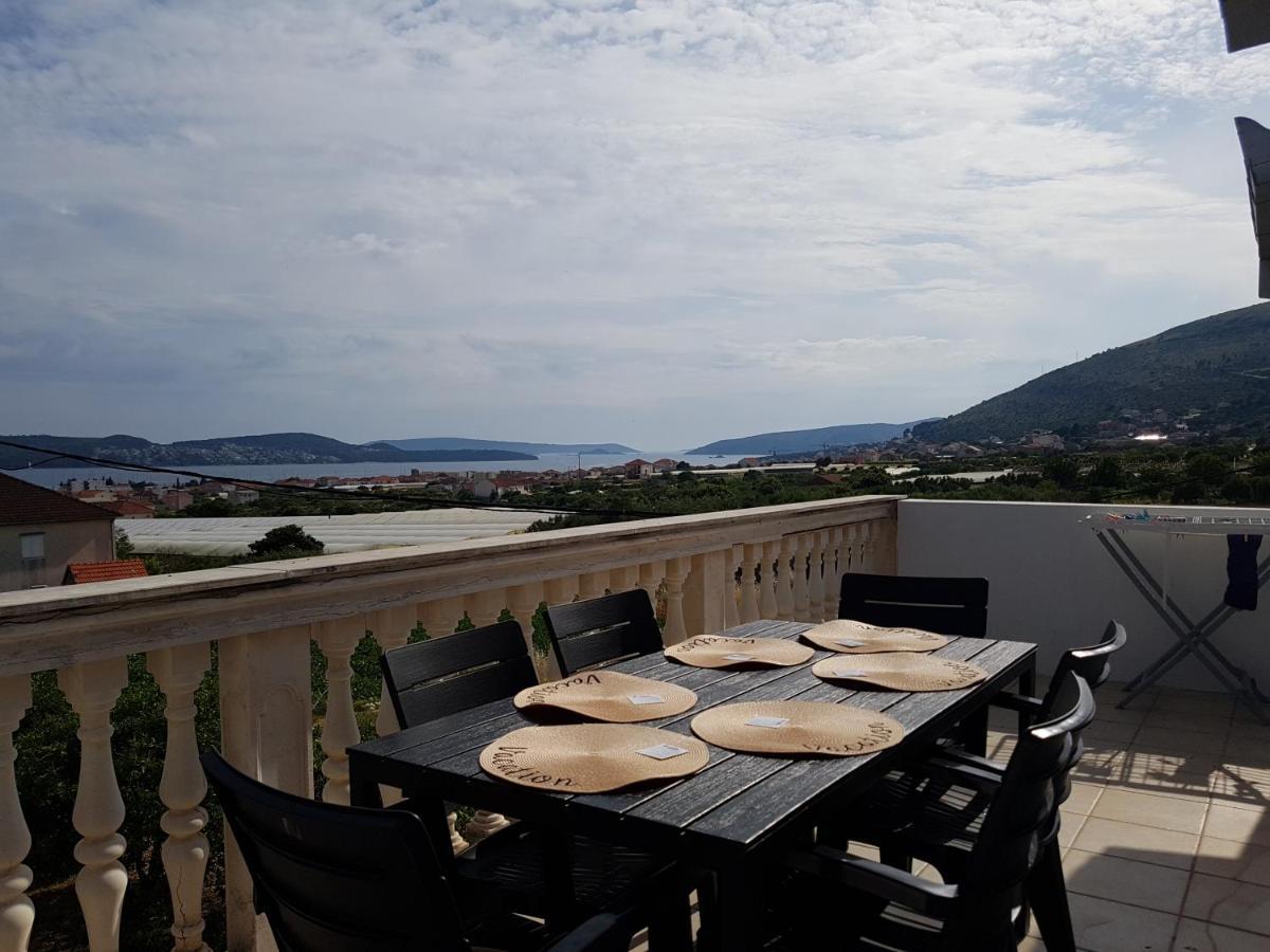 Apartment Blanka With A Beautiful View Of Trogir Buitenkant foto